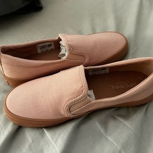 7.5 woman’s Sperry flats